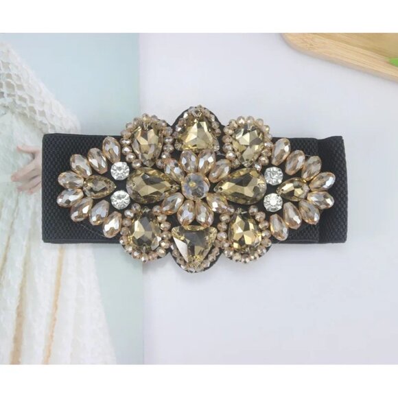 Queen's Attic LTD Accessories - NEW 2/$30 OS Vintage Style Champagne Beige Rhinestone Floral Stretch Belt